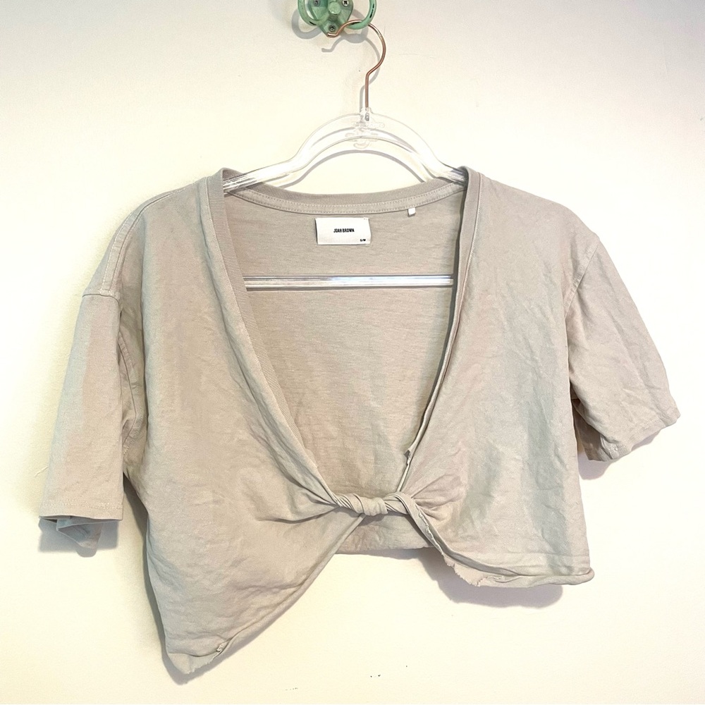 Joah Brown twist front cropped t shirt - Picture 4 of 8